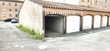 Box fermé de 12 m2 avec mezzanine.