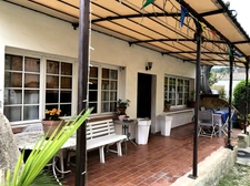 Ensemble immobilier T13 de 368 m2 sur 1414 m2 de terrain avec piscine et garages