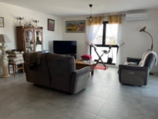 MONTELIMAR (26), appartement récent comme neuf 77 m2 hab au 1er ét avec ascenseur en résidence sécurisée, chauf au sol clim garage