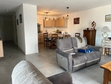 MONTELIMAR (26), appartement récent comme neuf 77 m2 hab au 1er ét avec ascenseur en résidence sécurisée, chauf au sol clim garage