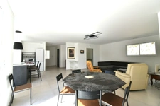 SAINT RESTITUT, à louer au 1/11 villa neuve meublée de pl pied d'une SH de 115 m2 habitables sur terrain clos de 1150 m2 avec piscine 