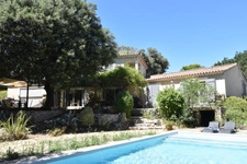 ST RESTITUT, rare, maison contemporaine de 189 m² hab plus garage et piscine 10X5 sur 2000 m boisés de chênes au calme 