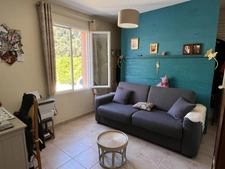 superbe villa de 121 m hab + garage (mitoyen avec voisin) sur 617 m de terrain clos avec piscine et SPA 6 places, 4 chs, sej 31 m cuis US équipée 14 m2 buand, garage, 