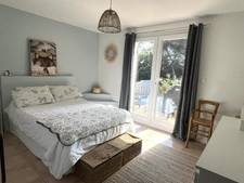 ST RESTITUT, rare, maison contemporaine de 189 m² hab plus garage et piscine 10X5 sur 2000 m boisés de chênes au calme 