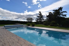 5mn de VALENCE (26) propriété de charme très soignée et confortable sur près d'un hectare clos paysagé piscine truffière et 5 box chevaux