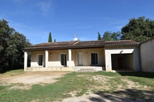BOLLENE, quartier résidentiel, jolie villa de pl pied T4 de 103 m2 + garage construite en 2000 sur terrain clos de 971 m2