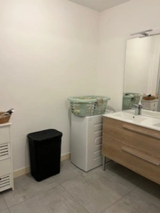 MONTELIMAR (26), appartement récent comme neuf 77 m2 hab au 1er ét avec ascenseur en résidence sécurisée, chauf au sol clim garage