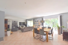 ST RESTITUT, rare, maison contemporaine de 193 m² hab plus garage et piscine 10X5 sur 2000 m boisés de chênes au calme 