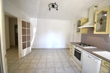 BOLLENE, quartier résidentiel, jolie villa de pl pied T4 de 103 m2 + garage construite en 2000 sur terrain clos de 971 m2