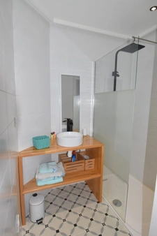 ST RESTITUT, rare, maison contemporaine de 193 m² hab plus garage et piscine 10X5 sur 2000 m boisés de chênes au calme 