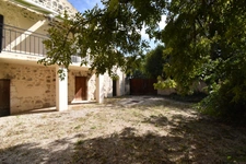 secteur PIERRELATTE, au calme,bâtisse ancienne restaurée avec 230 m de dépendances sur terrain arboré de  5700 m2 paysagé de grands arbres d'ornement et oliviersMaison à vendre 6 pièces DONZE