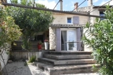 Region GRIGNAN, rare bénéficiant d'une vue sur le Ventoux,  charmante maison en pierres rénovée avec jardinet piscine et studio mezzanine indépendant