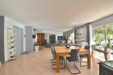 ST RESTITUT, rare, maison contemporaine de 193 m² hab plus garage et piscine 10X5 sur 2000 m boisés de chênes au calme 