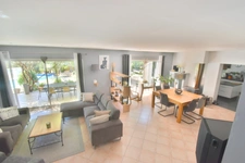 ST RESTITUT, rare, maison contemporaine de 193 m² hab plus garage et piscine 10X5 sur 2000 m boisés de chênes au calme 