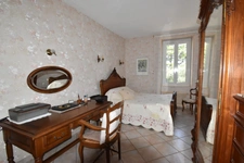 secteur PIERRELATTE, au calme,bâtisse ancienne restaurée avec 230 m de dépendances sur terrain arboré de  5700 m2 paysagé de grands arbres d'ornement et oliviersMaison à vendre 6 pièces DONZE