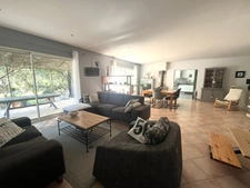 ST RESTITUT, rare, maison contemporaine de 193 m² hab plus garage et piscine 10X5 sur 2000 m boisés de chênes au calme 