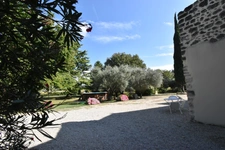 secteur PIERRELATTE, au calme,bâtisse ancienne restaurée avec 230 m de dépendances sur terrain arboré de  5700 m2 paysagé de grands arbres d'ornement et oliviersMaison à vendre 6 pièces DONZE