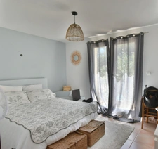 ST RESTITUT, rare, maison contemporaine de 193 m² hab plus garage et piscine 10X5 sur 2000 m boisés de chênes au calme 