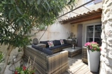 Region GRIGNAN, rare bénéficiant d'une vue sur le Ventoux,  charmante maison en pierres rénovée avec jardinet piscine et studio mezzanine indépendant