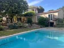 ST RESTITUT, rare, maison contemporaine de 193 m² hab plus garage et piscine 10X5 sur 2000 m boisés de chênes au calme 
