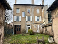 APPARTEMENT F5 DANS PETIT IMMEUBLE BOURGEOIS. 