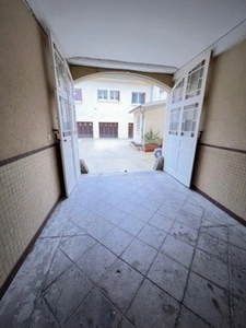 APPARTEMENT BOURGEOIS AVEC VUE DIRECT SUR LE CHATEAU !!!