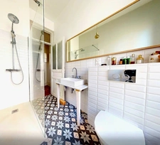 APPARTEMENT  F7 DANS TRES BEL IMMEUBLE BOURGEOIS !!!