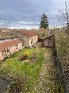 APPARTEMENT F5 DANS PETIT IMMEUBLE BOURGEOIS. 