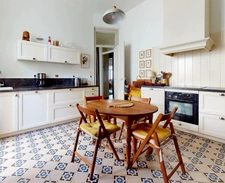 APPARTEMENT  F7 DANS TRES BEL IMMEUBLE BOURGEOIS !!!