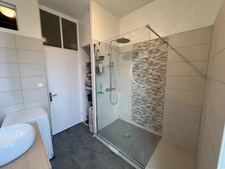 APPARTEMENT F5 DANS PETIT IMMEUBLE BOURGEOIS. 