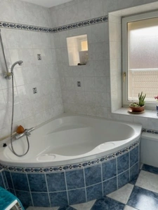 APPARTEMENT BOURGEOIS AVEC VUE DIRECT SUR LE CHATEAU !!!