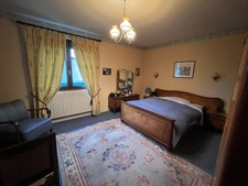 CHANTEHEUX PAVILON SUR SOUS SOL . 5 CHAMBRES. 1300 M² DE TERRAIN.