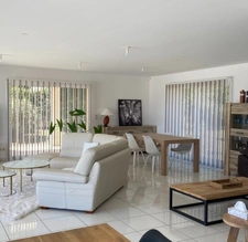 Voeuil et Giget. Maison 233 m² avec garage, piscine et jardin 