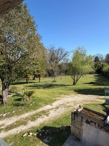 Charras. Maison en pierre de 198 m² avec gîte de 70 m² à terminer 