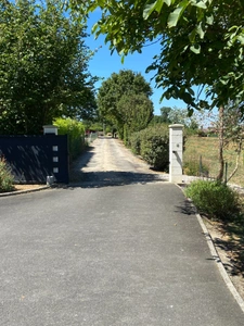 Voeuil et Giget. Maison 233 m² avec garage, piscine et jardin 