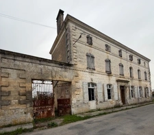 Agris. Maison de 300 m² à finir de rénover 