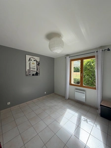 Brie. Maison 90 m² avec garage et jardin 