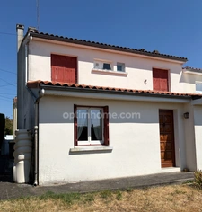 Soyaux. Maison mitoyenne de  110 m² avec garage et jardin 