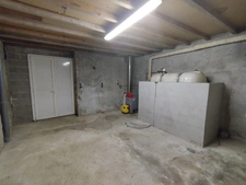 Charente. LA TACHE. Maison 81 m² environs, cour, jardin et grange.