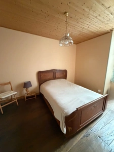 La Rochefoucauld. Immeuble avec magasin et appartement 