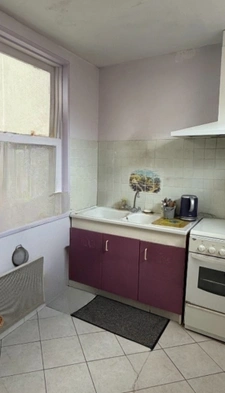 La Rochefoucauld. Immeuble avec magasin et appartement 