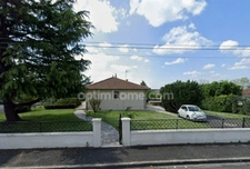 Touvre. Maison d'habitation 161 m² plain pied sur sous-sol semi enterré (studio) avec jardin 