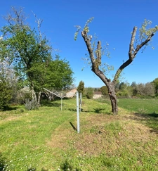 Charras - Maison 131 m² avec grange située sur une impasse  