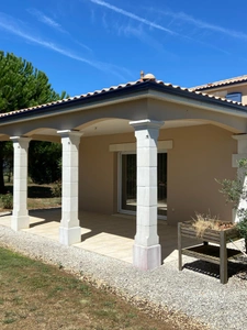 Voeuil et Giget. Maison 233 m² avec garage, piscine et jardin 