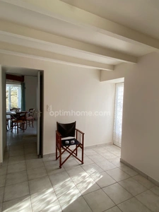 Bunzac - Maison en pierre de 121 m² avec dépendances et jardin 