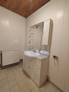 Charente. LA TACHE. Maison 81 m² environs, cour, jardin et grange.