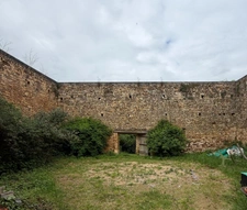 La Tâche. Propriété de 361 m² sur une parcelle de 2 ha