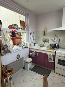 La Rochefoucauld. Immeuble avec magasin et appartement 