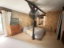 Propriété comprenant 2 maisons avec granges sur 4 ha 