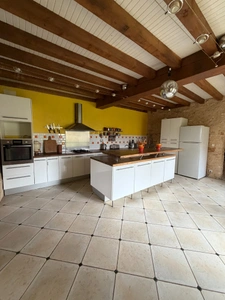 La Tâche. Propriété de 361 m² sur une parcelle de 2 ha